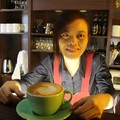 視障女孩開咖啡店自食其力，「幾乎全盲」的她靠著聽、摸感覺做出一杯杯香濃咖啡！