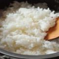 日本達人教你如何把舊米煮得比新米還香軟好吃，只要加入一樣隨手可得的東西就可以了！