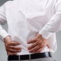 提個醒：4種腎病會讓你腰痛，這些症狀不要「放過」！
