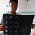 小夫妻街頭賣瓜，懷孕妻子遭醉酒顧客暴致顱出血，胎兒面臨危險