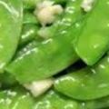 荷蘭豆也有稱作豌豆，炒熟的荷蘭豆顏色翠綠