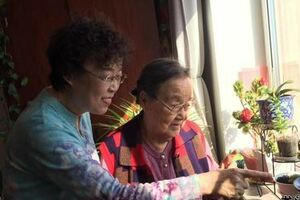 哈爾濱64歲女兒與92歲媽媽的陪伴式養老之旅