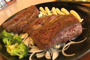 大口吃肉！80盎司牛排PK火鍋店「寄肉服務」。鎖定愛大口吃肉的民眾，現在有火鍋店，推出「肉盤銀行」活動