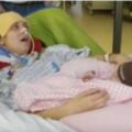 26歲新手媽生產完「離奇全身癱瘓」！當護士彎下腰聽到「她口中不斷重複的話」顫抖落淚！