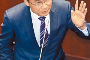 陳吉仲曾兼台肥董座 藍委批違法