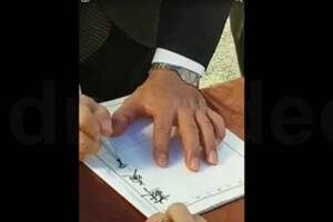 蘇貞昌「簽名擲筆」是習俗？民俗專家:從未看過或聽過