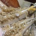 吃螃蟹看到「滿滿寄生米」讓他密集恐懼症發作！專業網友神指點：這比龍蝦還貴！
