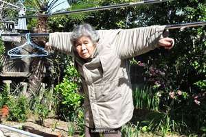 奇闻趣事 89岁日本老奶奶自从报名上了摄影课之后，摄影魂瞬间被燃烧起来「每天都有超狂的恶搞点子」！