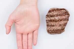 一餐到底該吃多少食物？營養學家用《手掌飲食評估法》告訴你！