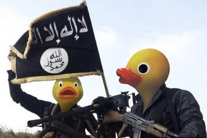  網友大戰IS！「黃色小鴨恐攻」重挫伊斯蘭國士氣