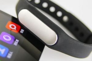 小米手環3再曝光：OLED顯示屏、心率感測器、NFC等功能一應俱全