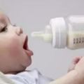 奶粉用多少度水沖調，40-50°或70°？沖錯當心寶寶感染病菌