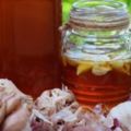 大蒜泡蜂蜜，對人體有3個功效，比保健品還好用！