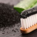 黑炭牙膏風行　專家警告：會增加蛀牙風險
