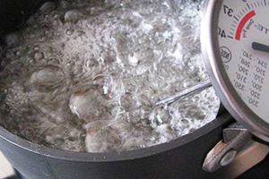 如果你習慣把水煮開後又重復煮幾次喝下去，專家發現的駭人後果會讓你禁止自己再這麼做！