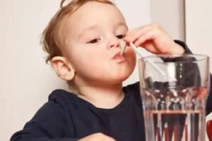 常喝水的寶寶更聰明，但這四種水千萬不能喝！