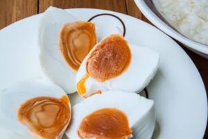 糖尿病人不能貪吃咸鴨蛋，否則血糖容易「偏軌」