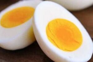 天天吃雞蛋，你知道該怎麼挑選嗎？顏色發黃的土雞蛋，未必最營養