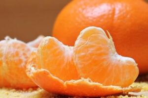 吃橘子後皮膚變黃，是橘子裡有激素嗎？胡蘿蔔素在搗亂，不用擔心