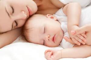寶寶這幾種睡姿可能導致寶寶陷入危險，新手父母哄娃入睡要當心！