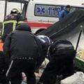 把人當豬載貨車後車斗甩出2死12輕重傷