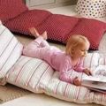 她把幾個枕頭縫在了一起，舒服到讓人躺上去就不想起來！