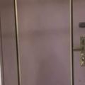 門鎖被轉開一道！正妹看貓眼曝「驚悚經歷」網驚呆