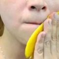 一女子把香蕉皮抹臉上，第二天起床簡直驚呆了！
