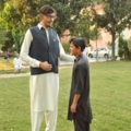 巴基斯坦23歲男子身高233公分，沒工作但因身高優勢每周都有人提親