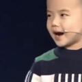 4歲男孩上節目唱歌找媽媽，可沒人告訴他媽媽已離世，觀眾：心疼