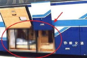 遊覽車「司機休息室」意外曝光...睡在廁所旁的恐怖景象，讓網友看了驚呼：根本就像「停屍間」！