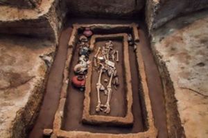 他們在中國挖出「5000年的巨人遺骸」，專家解答這就是史前巨人族的真相！