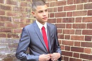 英國15歲少年在學校男廁外「做生意」竟年賺200萬，他立志要當千萬富翁！