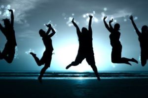 科學家解答「要是全地球的人同時一起跳起來」會發生什麼事，答案和大家想的也差太多了！