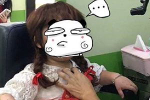 醫師快笑瘋！扮安娜貝爾來不及卸妝　看診男童「眼神死」