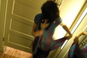 男主人「懷疑女傭偷錢」決定偷裝監視器！竟然看到驚人的一幕！