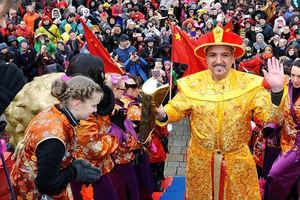 這個德國小鎮居民「自認中國人」，官方語言是中文，每年甚至舉辦「膜拜皇帝」大典！