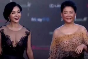 ​身價超十億圈裡大姐大，曾與12個乾兒子傳緋聞，現53歲依舊冷艷！