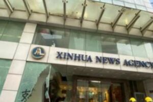 反送中示威者破壞新華社香港分社大樓 官媒一起氣炸