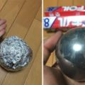 日本網友瘋玩「鋁箔紙變鋁箔球」　他在家打鐵實測…　真的做出一顆超閃亮的