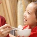 孩子5歲以下，被這2種食物引起窒息而死不在少數，少給孩子吃