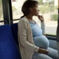 孕婦懷孕7月雪天乘公交車沒給老人讓座，被無理老人說是騙子