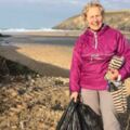 70歲阿嬤花一整年清理了52個海灘上的垃圾而且她不打算停下來