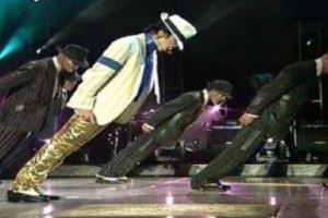 6個「被騙了一輩子」的魔術破解。#6原來麥可傑克森的45度傾斜舞步是這樣來的！