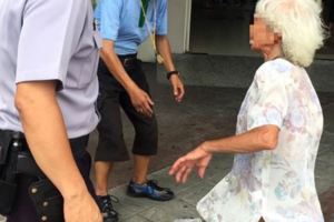 8旬老婦的救星暖警充當司機與買票員