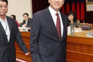 顧立雄：慶富案不論繼續與否銀行不再流出一毛錢