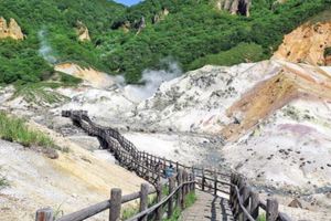 走進與神同行電影場景北海道地獄谷驚奇步道