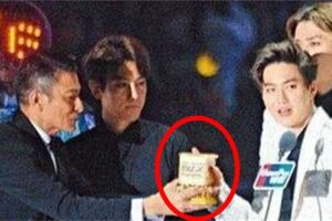 劉德華給「小鮮肉」頒獎，他們卻不把天王當回事，一臉不屑全程無視，網友：「真沒禮貌」