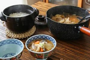 蔬菜的甜，味噌的鹹，這個湯是滿滿的鮮！