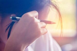 小六女檢舉同學作弊，竟被導師要求向「作弊者」道歉　她淚訴：我做錯了嗎？